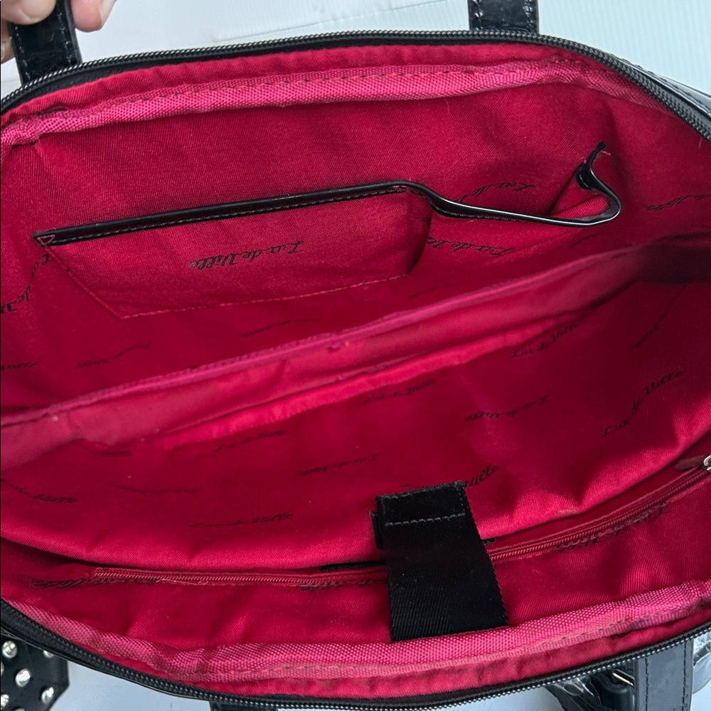 LUX DE VILLE LUCKY ME MESSENGER LAPTOP BAG SPARKLE GREEN PATENT LEATHER BLACK - Picture 13 of 15